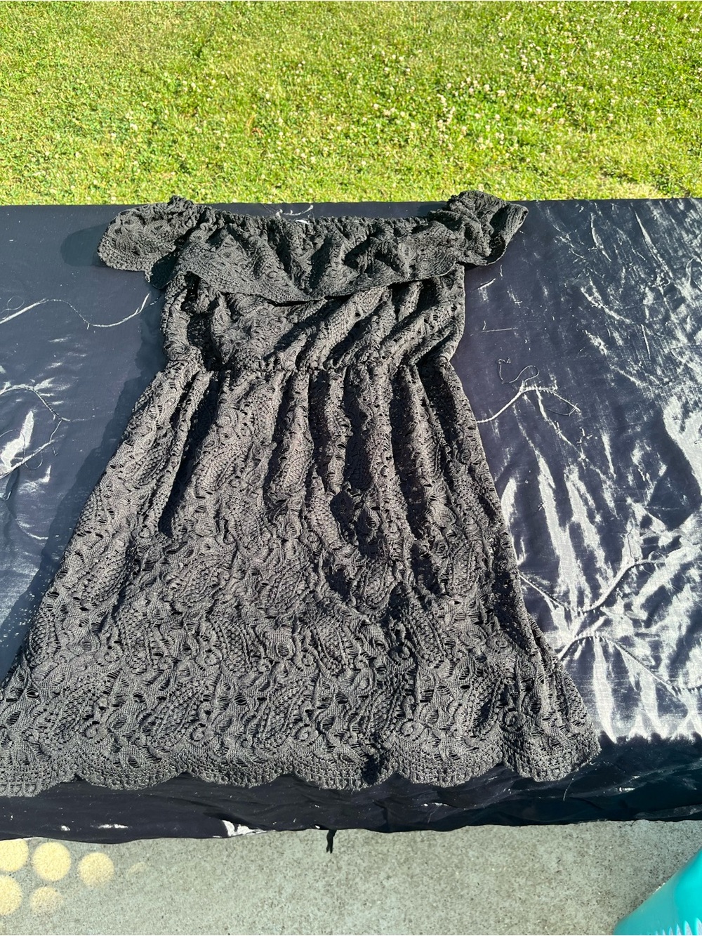 Ciso Black Off-Shoulder Lace Mini Dress with Scalloped Hem